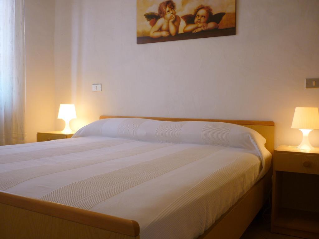 Appartamenti Cannigione La Conia Habitación foto