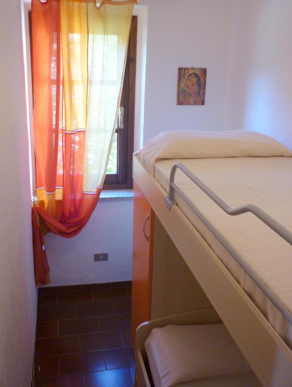 Appartamenti Cannigione La Conia Habitación foto
